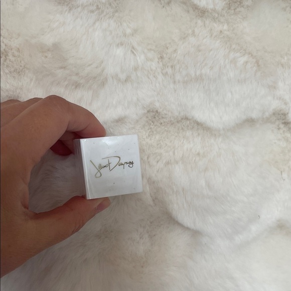 White eyeliner sharpener with Signature Logo - Picture 3 of 7